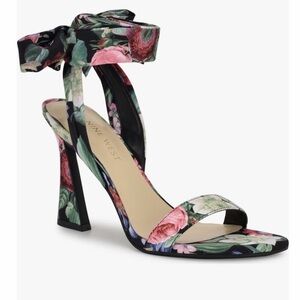 NEW Nine West Kobs Ankle Tie Sandal Black Floral Multi Size 7